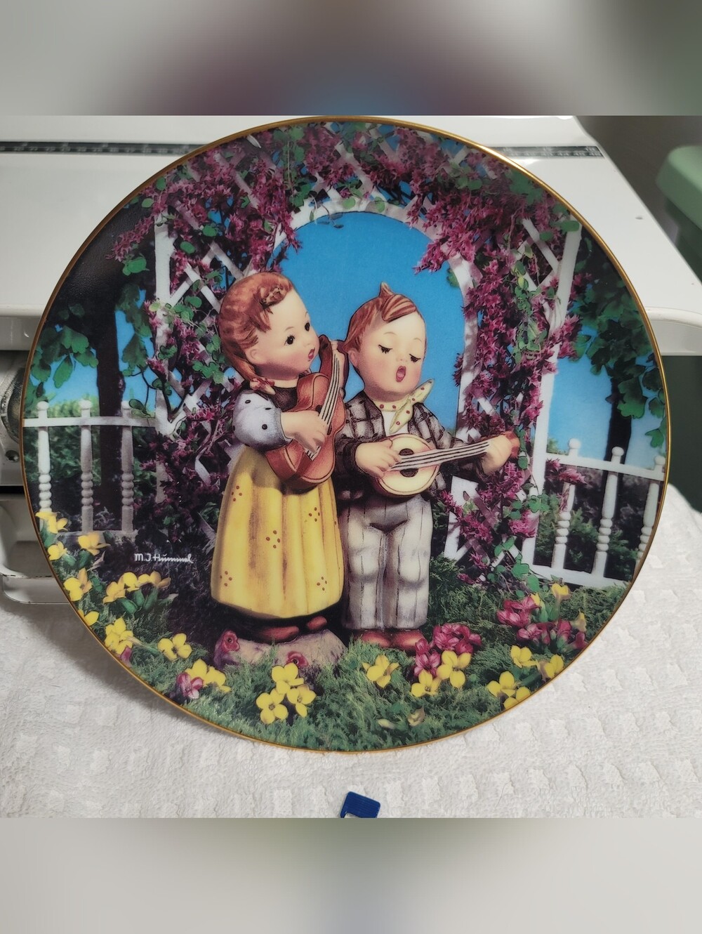 Vintage M. J. Hummel 1992 White Plate ‘Little Musicians’ with Gold Script